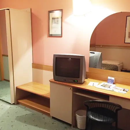 Novotel Centro فندق بارما