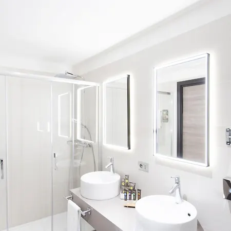 فندق Novotel Centro 4*