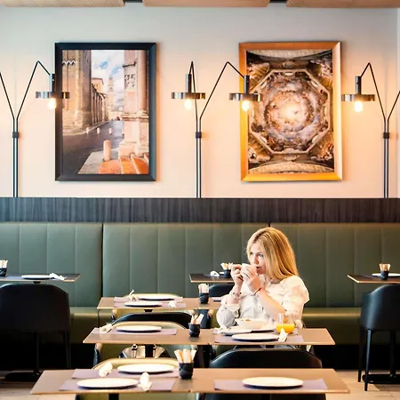 Novotel Centro 4* بارما